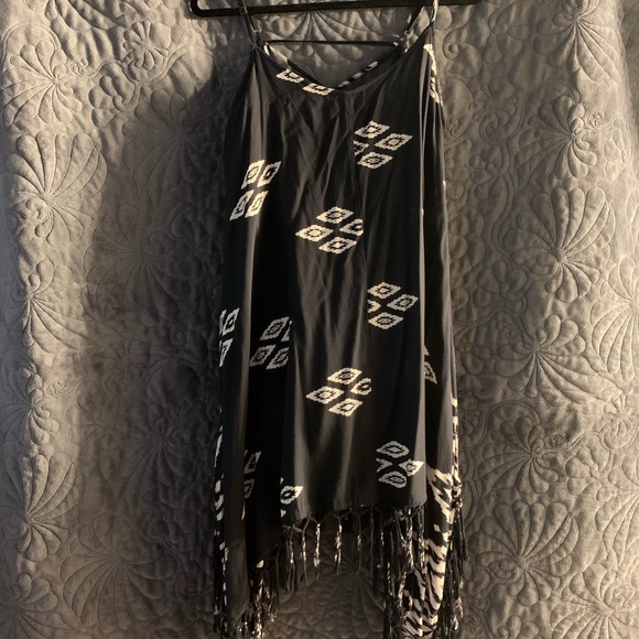 Woman’s dress - Picture 1 of 3